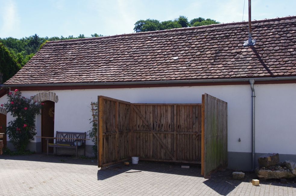 Seitenwände und Rückwand der Shetty-Hütte aufgebaut